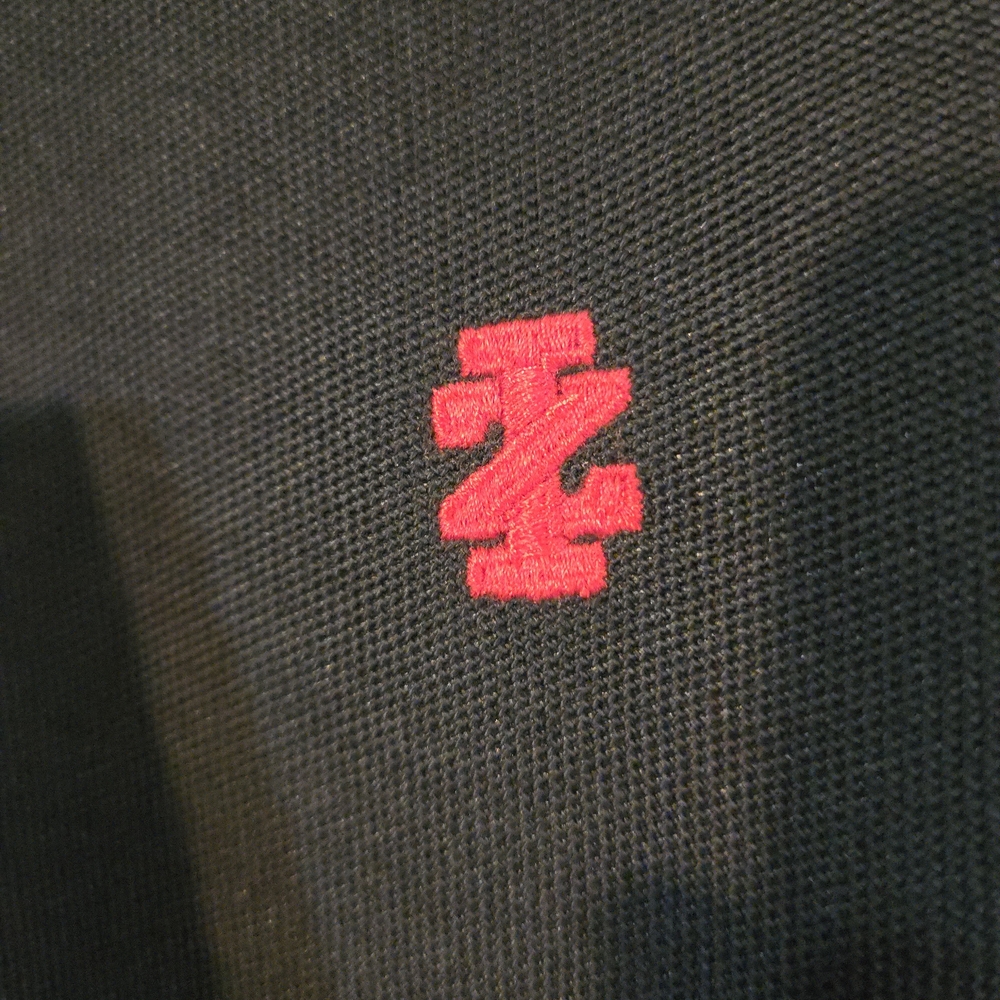 NWT Izod 'The Advantage Polo' Large Black Shirt with Red Logo UFP-15 Sun Protect - Picture 4 of 8